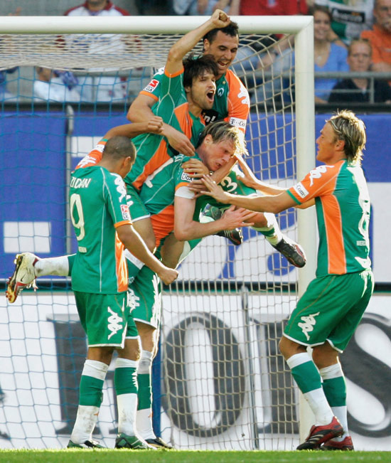 汉堡球员被红牌罚下,助球队遭遇惨败的简单介绍 汉堡球员被红牌罚下,助球队遭遇惨败的简单介绍