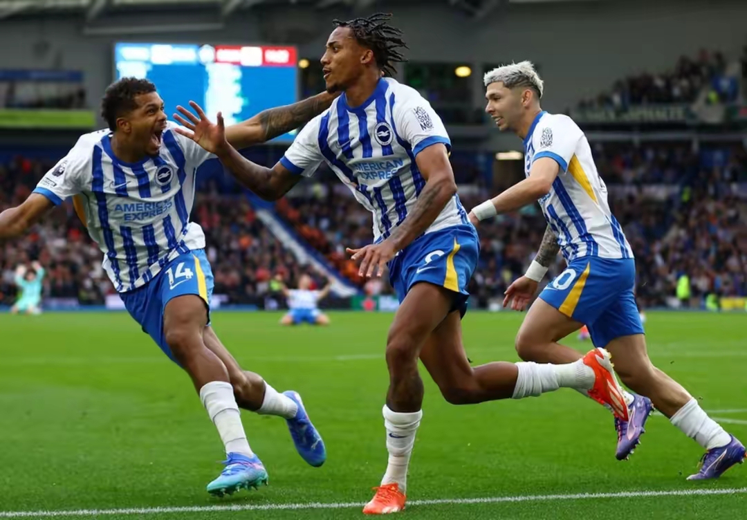 曼城主场遭逆转，继续领先榜首的简单介绍