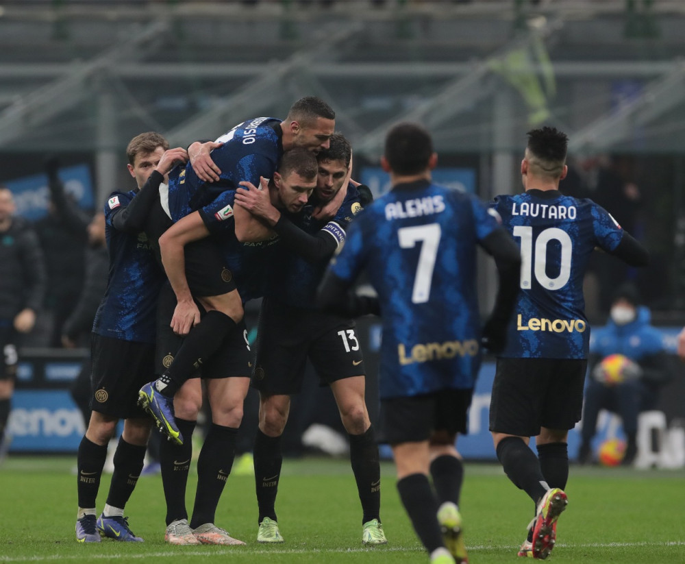 三亿体育体育培训-狼队客场惊险逆转，2-1小胜哈德斯菲尔德的简单介绍