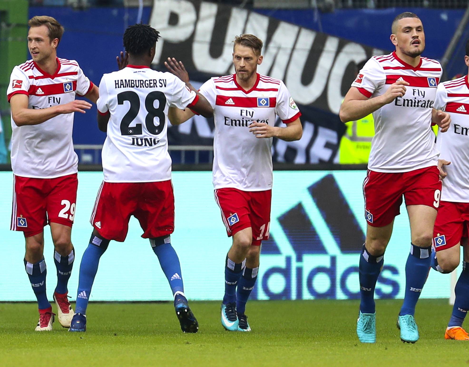 包含汉诺威96客场告负，保级压力骤增的词条