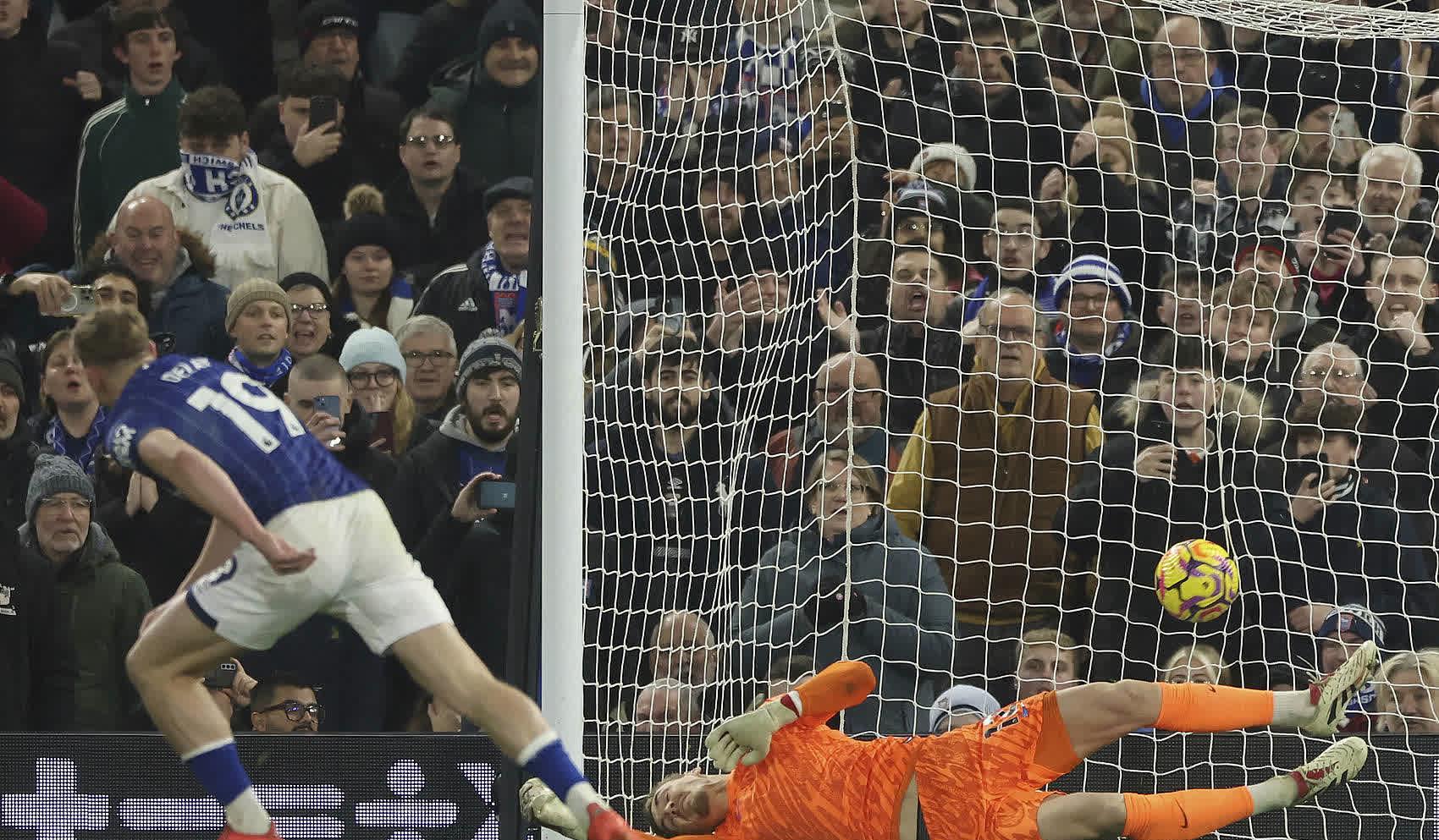 三亿体育体育app下载-瑞典破英格兰球门，赢得一场惊险胜利