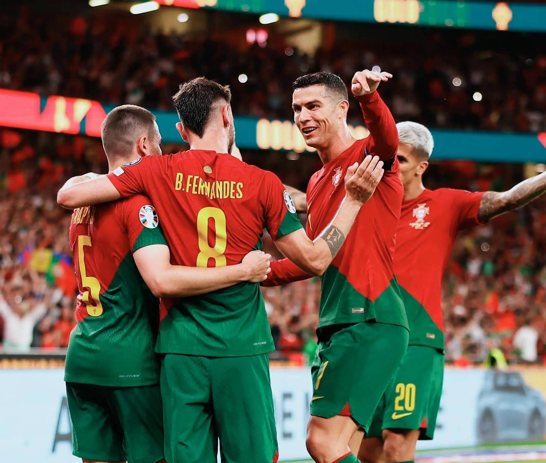 关于欧洲足球大战再度上演，谁能笑到最后？的信息