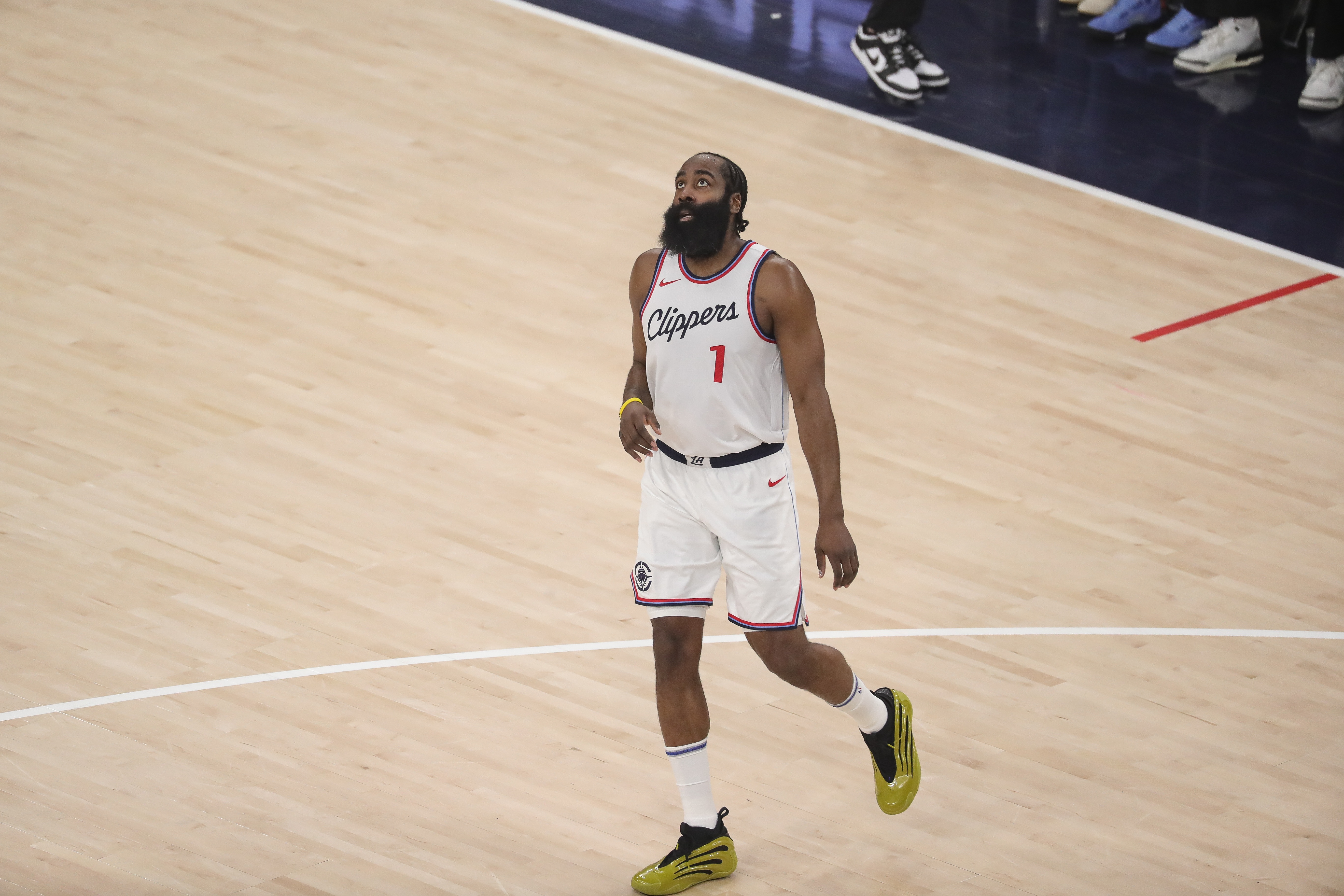 火箭主场失利，哈登仍然延续了单场20+的得分纪录的简单介绍