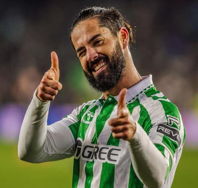 三亿体育体育官方入口-西甲巨星再度登场:强势攻势震撼