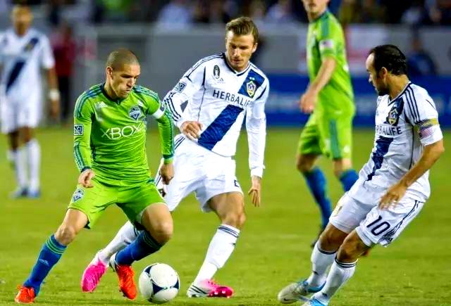 三亿体育体育网站-球队防守策略成功应用，绝境逆袭取得胜利