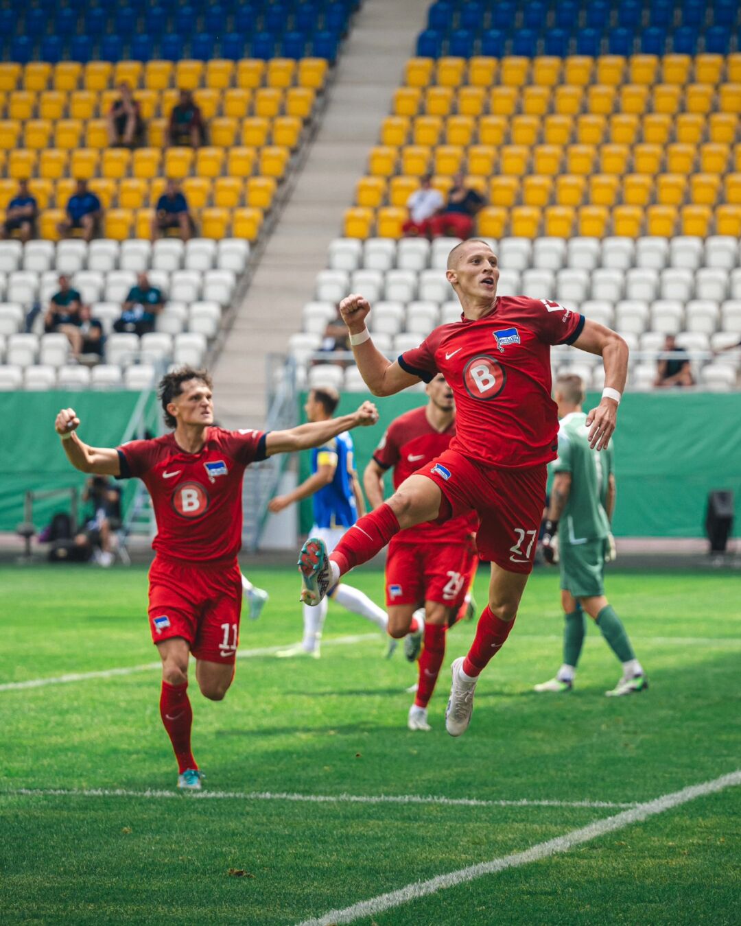 柏林赫塔士拿主场比赛门票售罄，球迷期待胜利的简单介绍