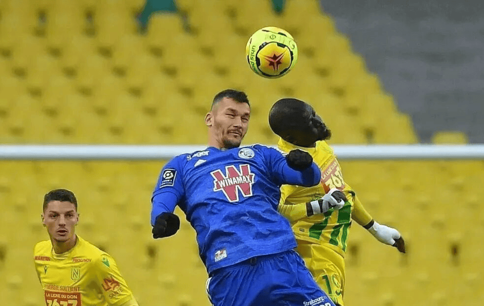 斯特拉斯堡球员因伤缺战，对球队攻防产生影响