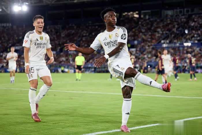 皇马连胜达到六场!C罗梅开二度领衔,队内气氛正佳的简单介绍 皇马连胜达到六场!C罗梅开二度领衔,队内气氛正佳的简单介绍