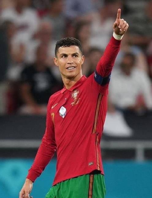 C罗表态:我会一直为葡萄牙国家队效力 C罗表态:我会一直为葡萄牙国家队效力