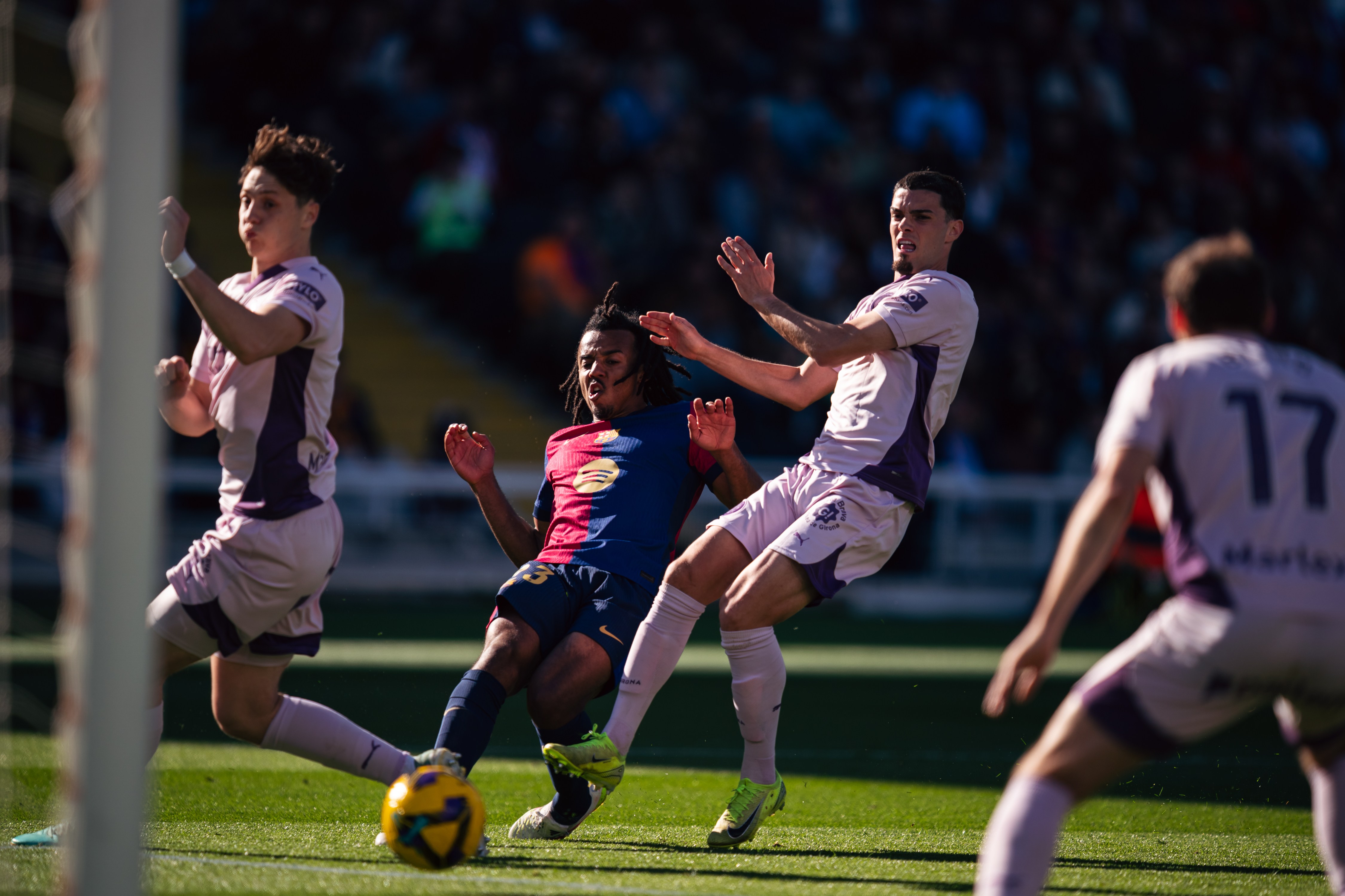 三亿体育体育官网-巴塞罗那前锋刷新纪录，成西甲进球王的简单介绍