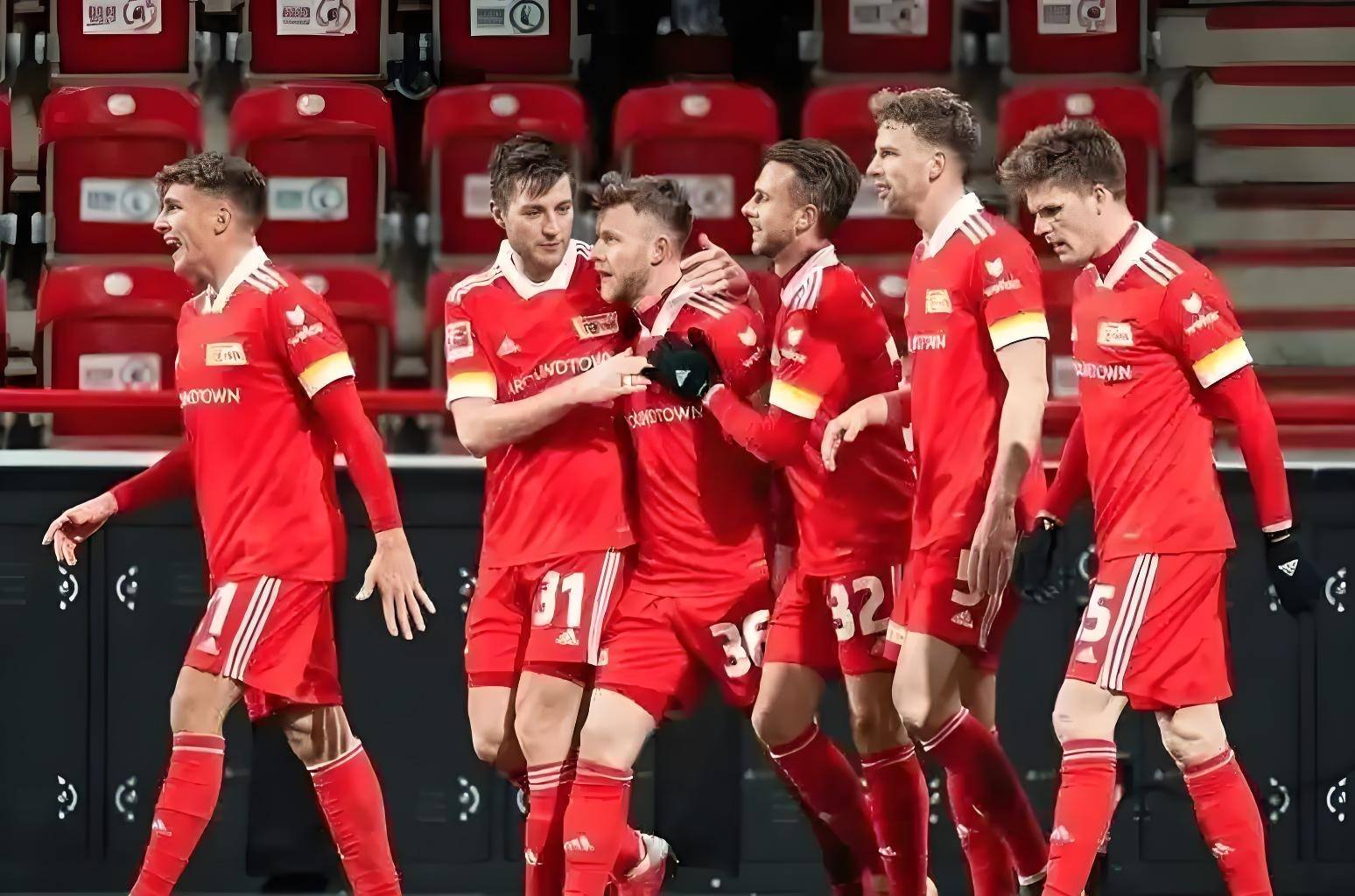 包含沃尔夫斯堡主场击败美因茨05，助推欧冠争夺的词条