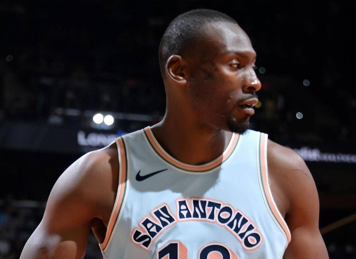 老鹰击败篮网，取得开门红