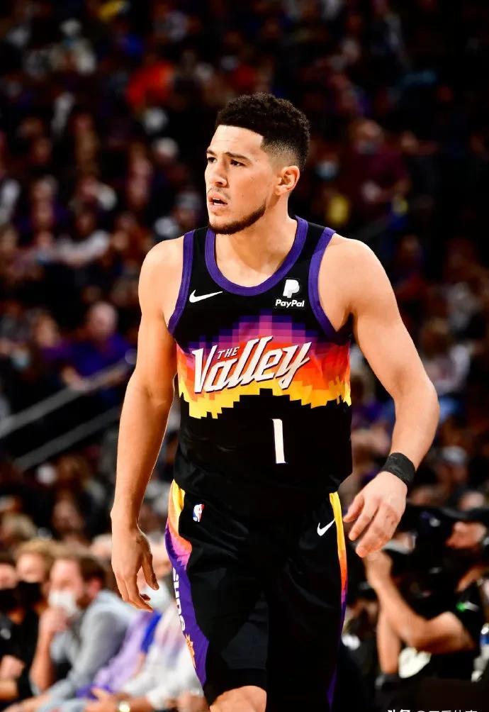 太阳客场擒篮网,布克砍下30分 太阳客场擒篮网,布克砍下30分