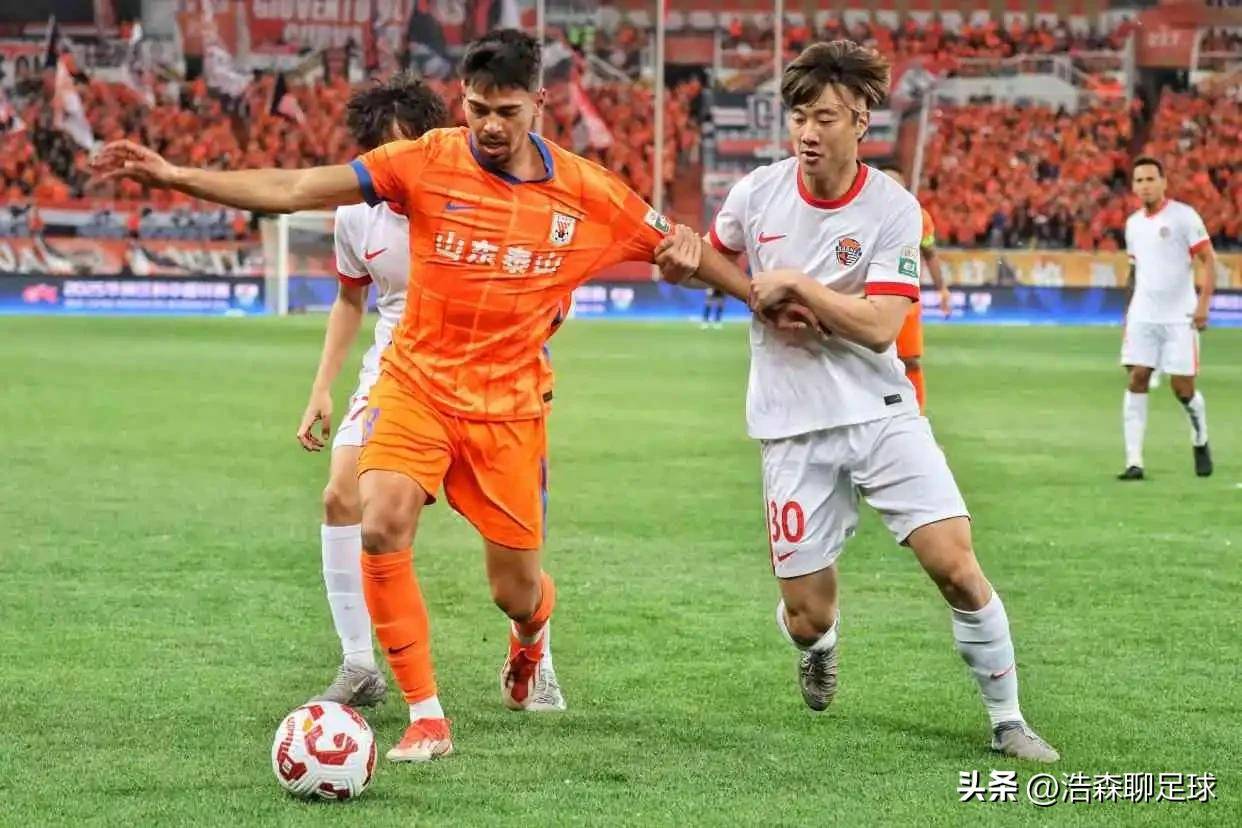 包含山东泰山主场小胜青岛黄海，缓解压力的词条