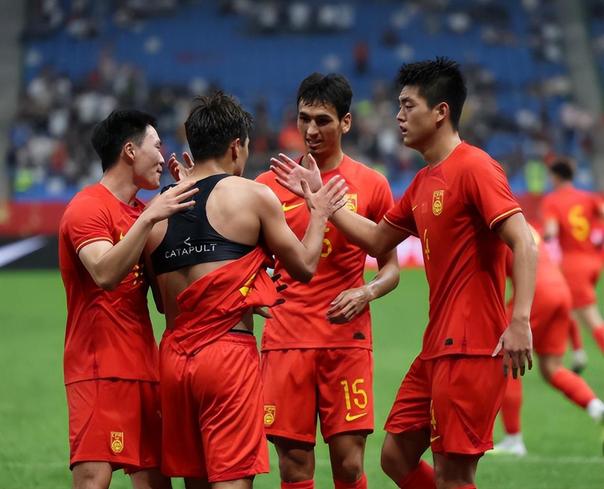 国内足球迎来关键对决：球队备战备受关注的简单介绍